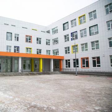 Школа на 850 мест, построенная с помощью технологии Prefab